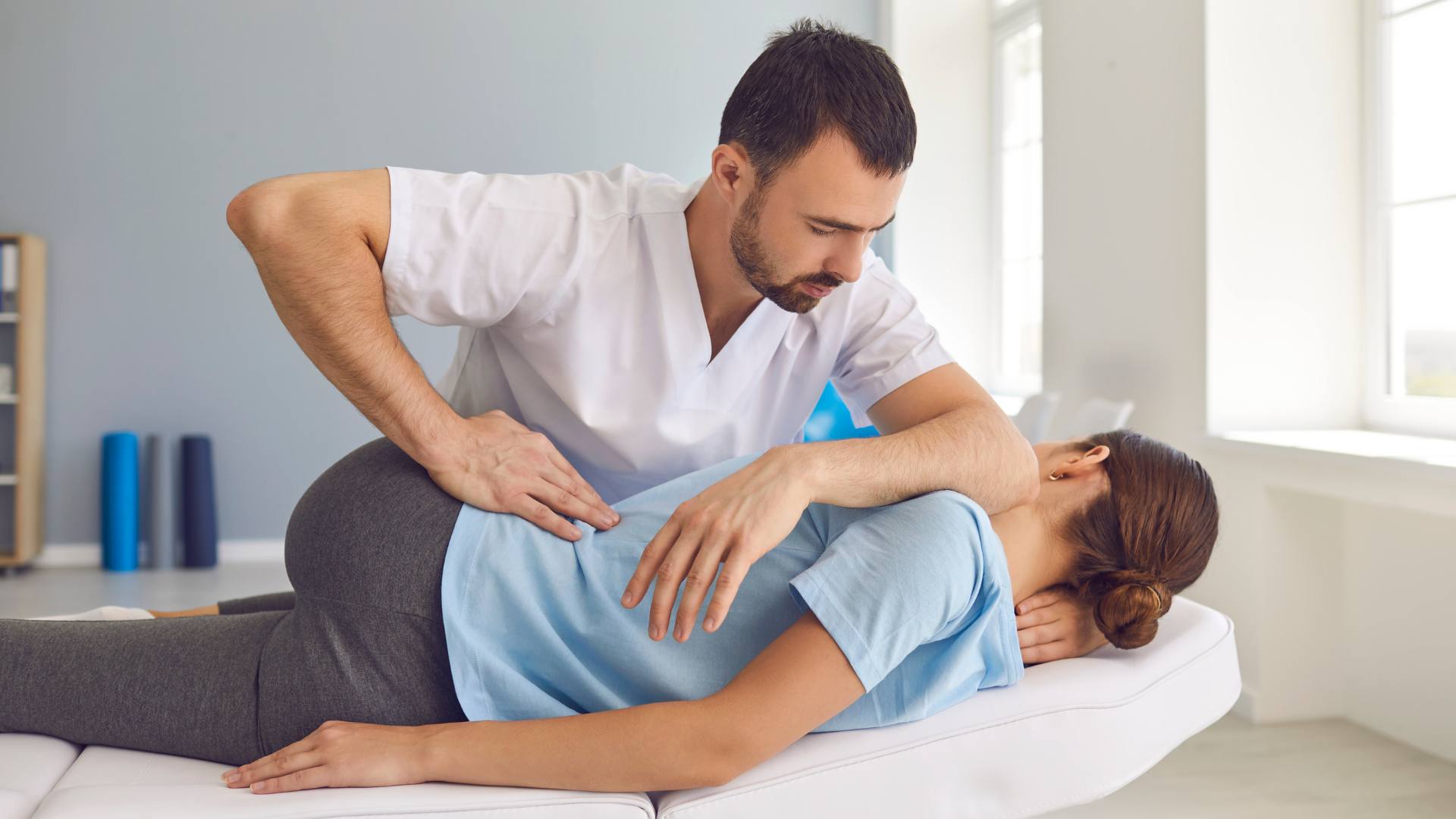 Physiotherapist vs. Chiropractor: How Do They Differ?